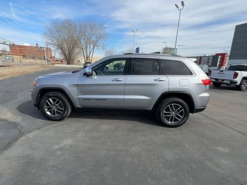 Used 2017 Jeep Grand Cherokee Limited image 5