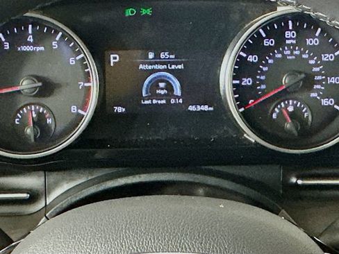 Used 2024 Kia Carnival EX FWD image 2