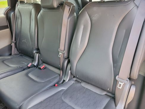 Used 2025 Kia Carnival image 10