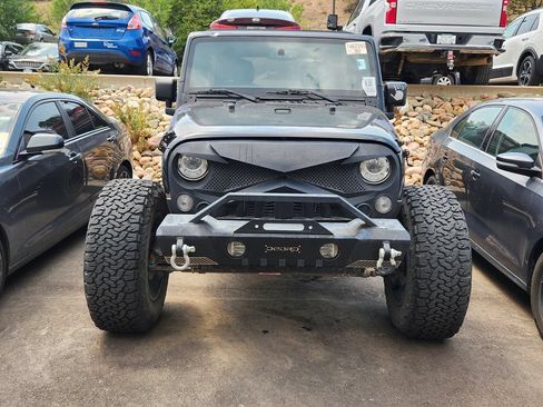 Used 2017 Jeep Wrangler Unlimited Rubicon w/ Connectivity Group AWD/4WD image 2