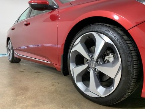 Used 2020 Honda Accord Touring image 6