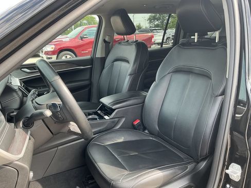 Certified 2022 Jeep Grand Cherokee L Limited AWD/4WD image 11