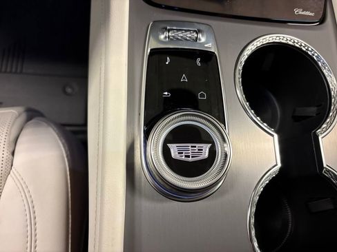 New 2026 Cadillac Vistiq Sport w/ LPO, Floor Liner Package image 38