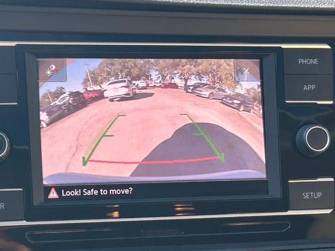 Used 2019 Volkswagen Jetta SE image 18