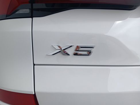 Used 2026 BMW X5 xDrive40i w/ M Sport Package image 26