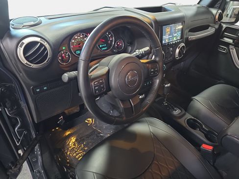Used 2018 Jeep Wrangler Unlimited Rubicon w/ Connectivity Group AWD/4WD image 15