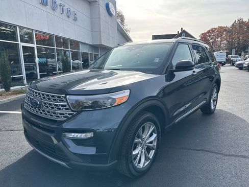 Used 2023 Ford Explorer Limited w/ Limited Technology Package image 3