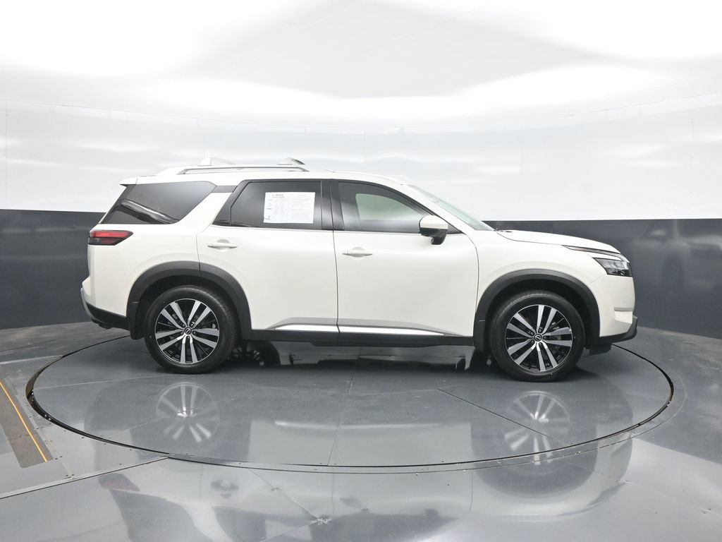 Used 2024 Nissan Pathfinder Platinum w/ Cargo Package AWD/4WD image 8