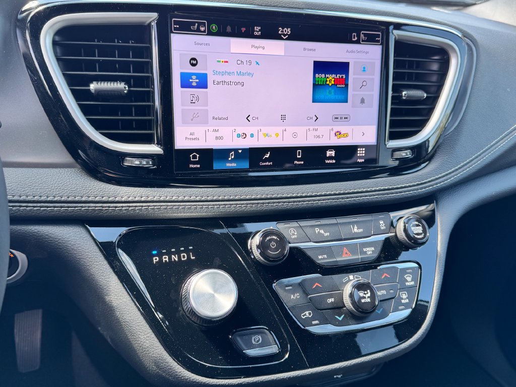 New 2026 Chrysler Pacifica Select FWD image 18