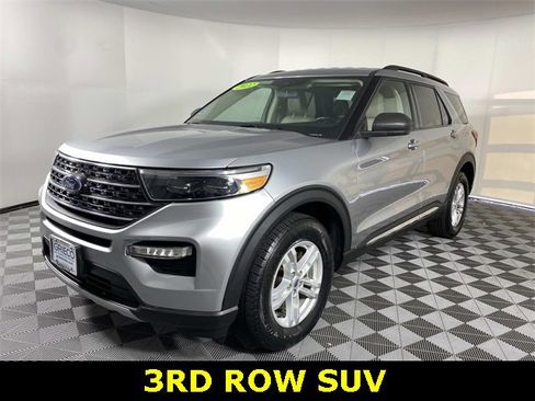 Used 2022 Ford Explorer XLT w/ Equipment Group 202A image 4