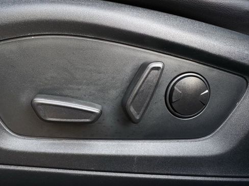 Used 2021 Ford Explorer XLT w/ Equipment Group 202A image 27