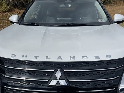 Used 2024 Mitsubishi Outlander SE image 9