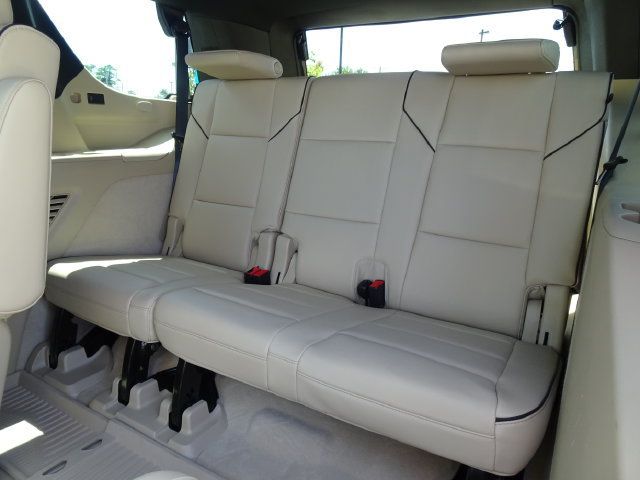 Used 2022 Cadillac Escalade Premium Luxury w/ Performance Package AWD/4WD image 17