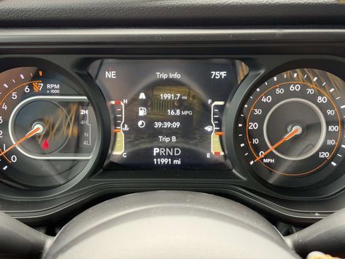 Used 2024 Jeep Gladiator Sport AWD/4WD image 19