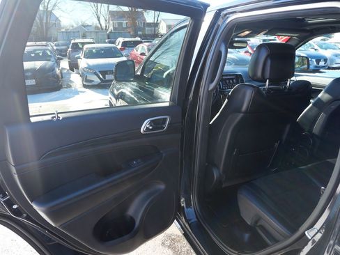 Used 2019 Jeep Grand Cherokee Altitude image 25