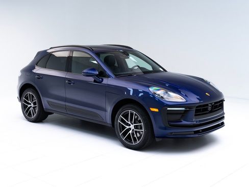 Certified 2025 Porsche Macan image 7