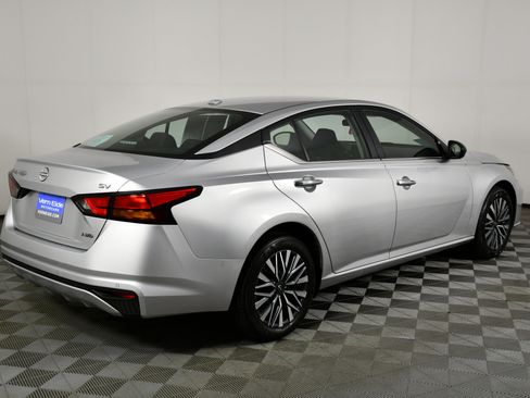 Used 2024 Nissan Altima 2.5 SV image 6