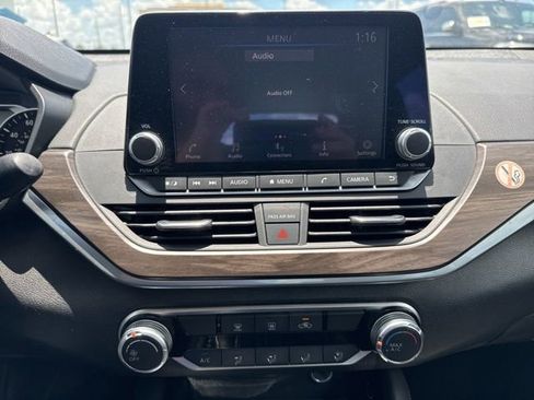 Used 2023 Nissan Altima 2.5 SV FWD image 11