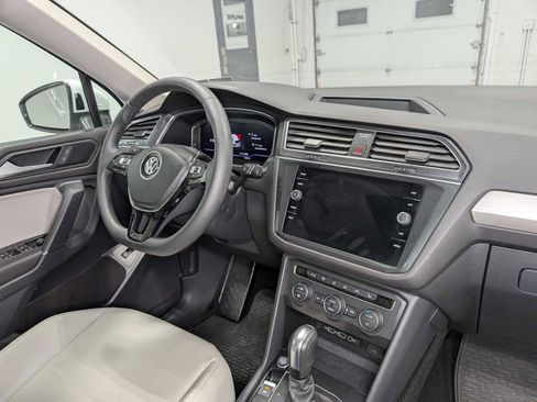 Used 2020 Volkswagen Tiguan SEL image 43