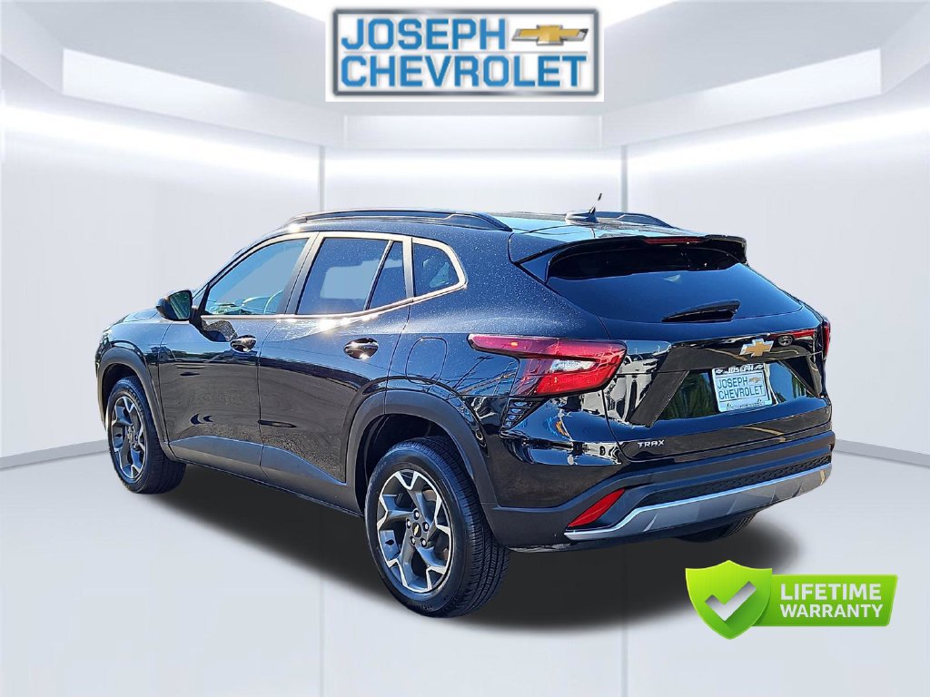 Used 2024 Chevrolet Trax LT FWD image 4