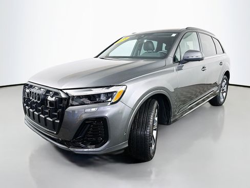 Used 2025 Audi Q7 2.0T Premium w/ Convenience Plus Package AWD/4WD image 3