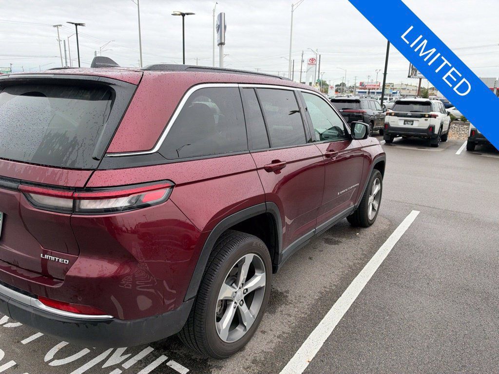 Used 2025 Jeep Grand Cherokee Limited AWD/4WD image 5