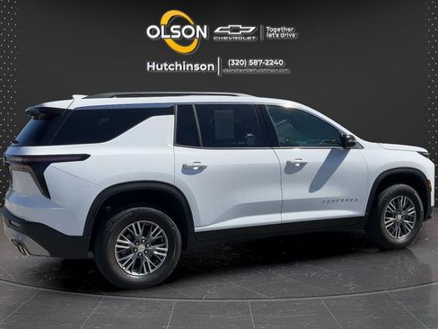 Used 2025 Chevrolet Traverse LT image 7