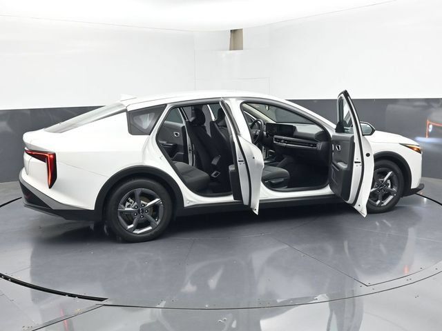 Used 2025 Kia K4 FWD image 46