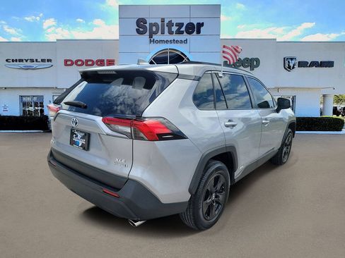 Used 2024 Toyota RAV4 XLE w/ Convenience Package image 2