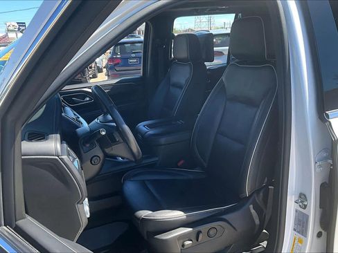 Used 2021 GMC Yukon SLT w/ SLT Premium Package image 8