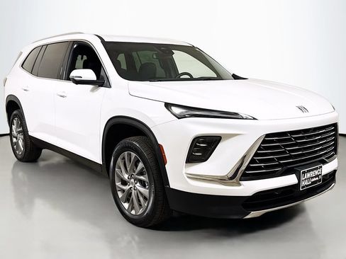 Used 2025 Buick Enclave Preferred AWD/4WD image 3
