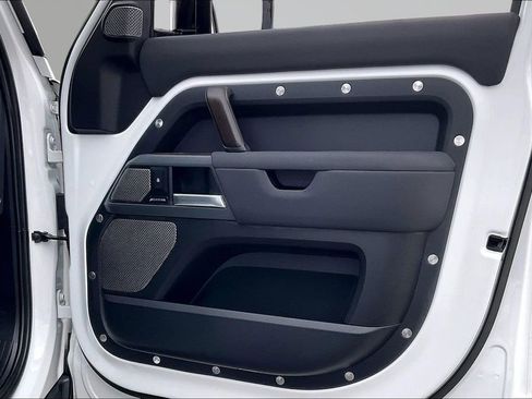 Used 2023 Land Rover Defender 110 X-Dynamic SE image 23