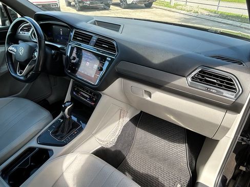 Certified 2022 Volkswagen Tiguan SE R-Line FWD image 26