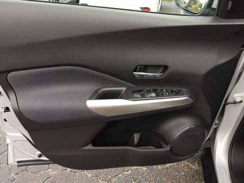 Used 2020 Nissan Kicks SV w/ Exterior Package image 12