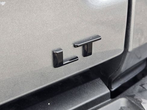 Used 2024 Chevrolet Colorado LT w/ LT Convenience Package III RWD image 12