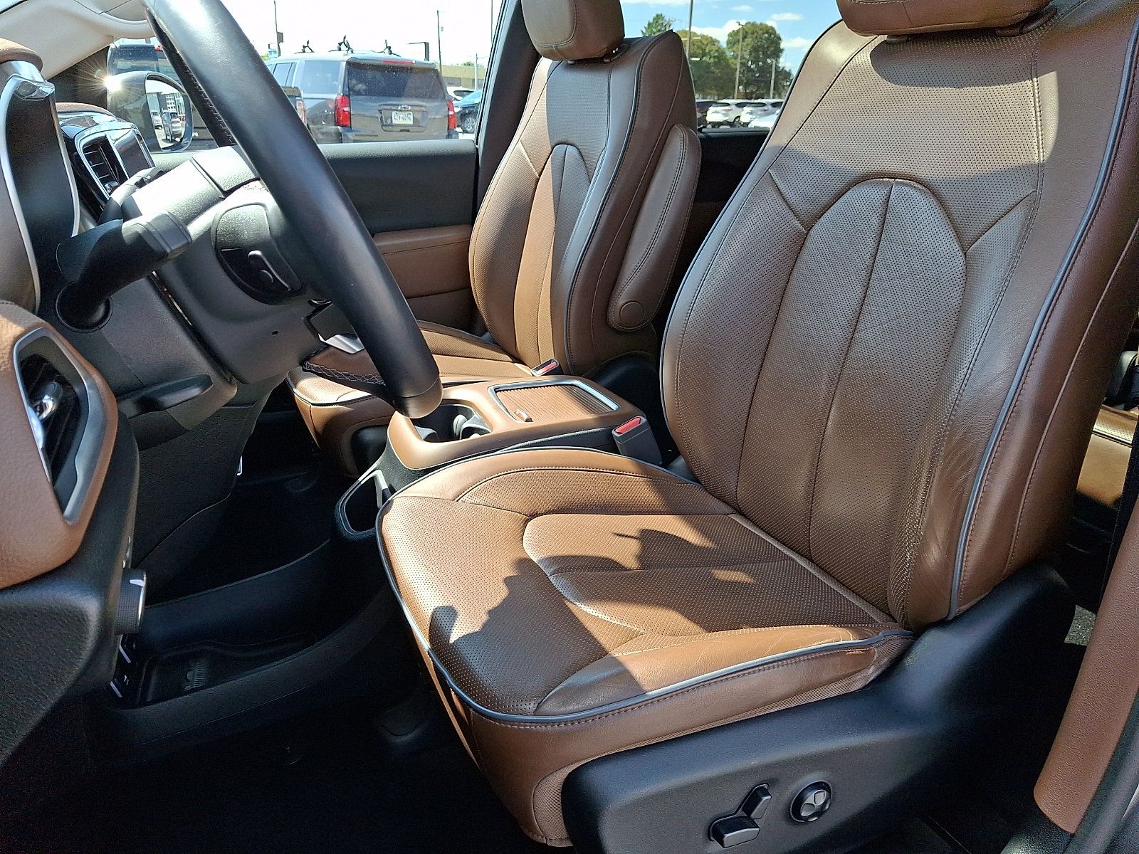 Used 2018 Chrysler Pacifica Limited FWD image 15