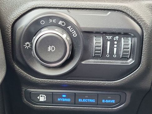 Used 2022 Jeep Wrangler Unlimited Rubicon 4xe w/ Cold Weather Group AWD/4WD image 22