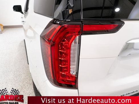 Used 2022 GMC Yukon Denali AWD/4WD image 9