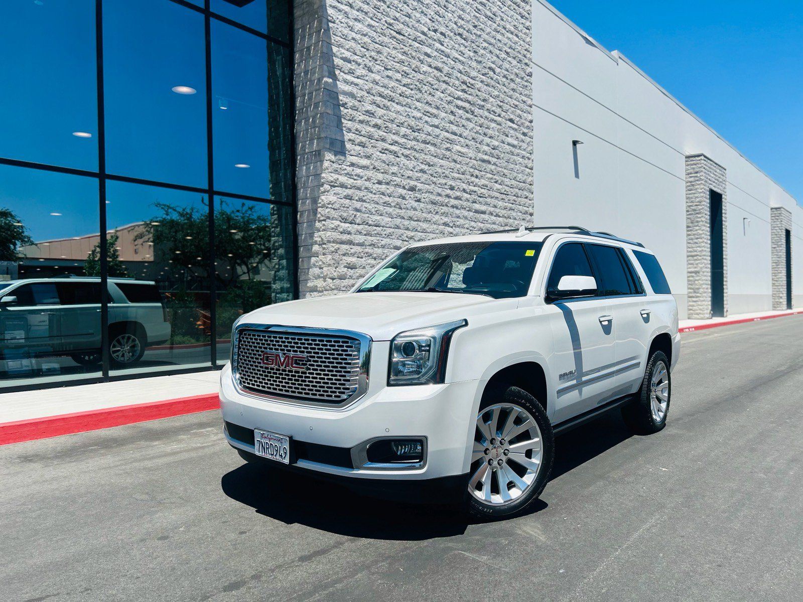 Used 2016 GMC Yukon Denali w/ Open Road Package AWD/4WD image 1