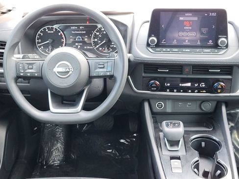 Used 2023 Nissan Rogue SV image 23