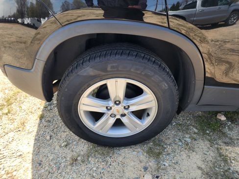 Used 2020 Chevrolet Trax LT w/ LT Convenience Package image 9