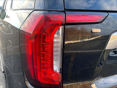 Used 2023 GMC Yukon Denali image 24