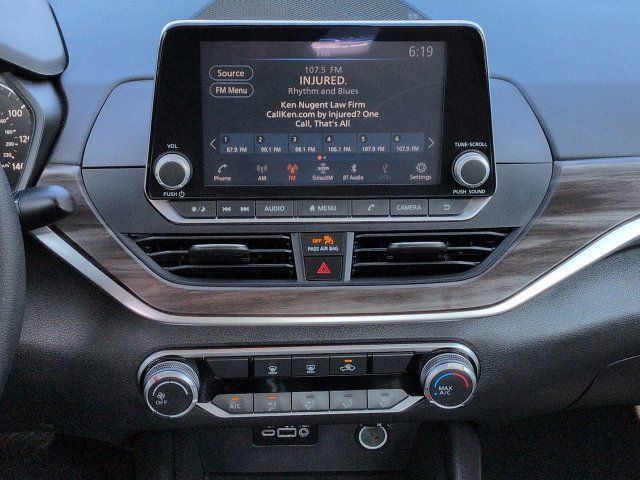 Used 2025 Nissan Altima 2.5 SV FWD image 16