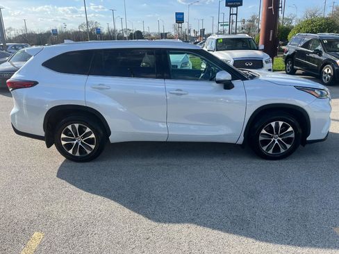 Used 2022 Toyota Highlander XLE image 6