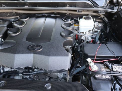 Used 2017 Toyota 4Runner SR5 AWD/4WD image 40