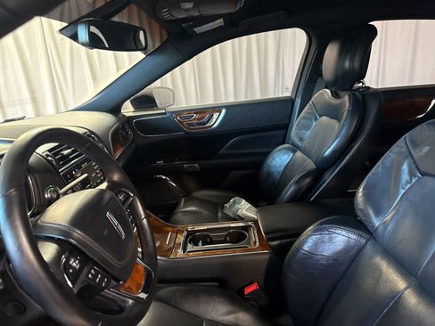 Used 2017 Lincoln Continental Select image 16