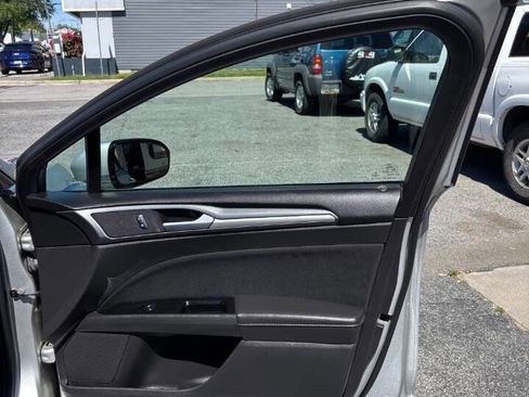 Used 2016 Ford Fusion SE FWD image 13