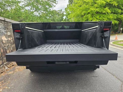 Used 2024 Tesla Cybertruck AWD Crew Cab image 84
