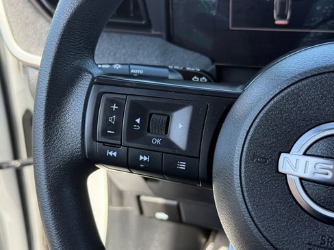 Used 2025 Nissan Kicks SV FWD image 17
