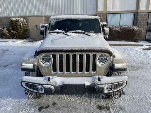 Used 2020 Jeep Gladiator Overland image 9